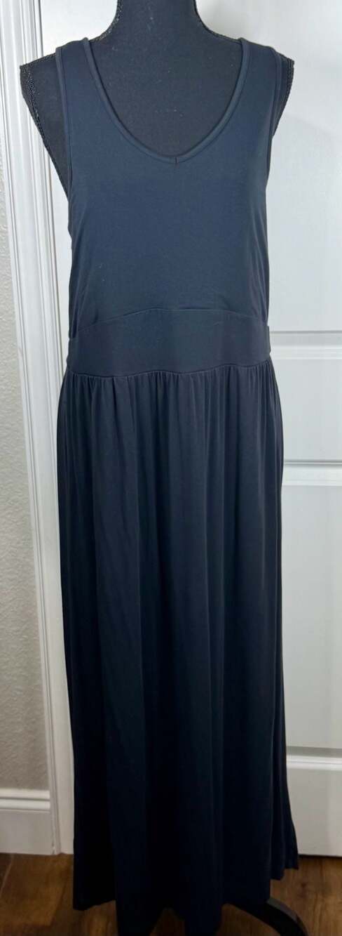 Peach Women's Sleeveless V-Neck Cross-Back Maxi Dress Black Size M